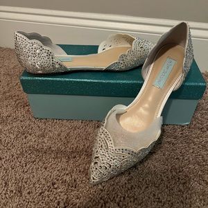 Blue by Betsey Johnson Women's "SB-Pearl" Rhinestone Flats Pointed Toe in White